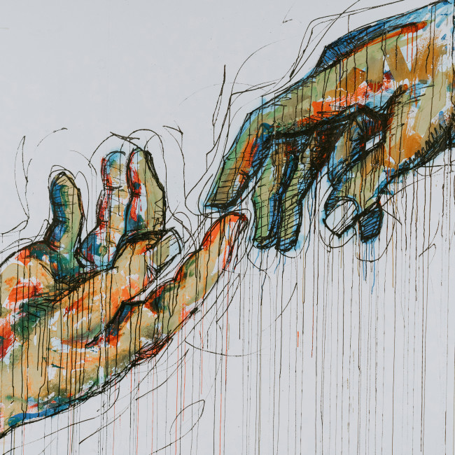 Hand berührt Hand des Gegenüber