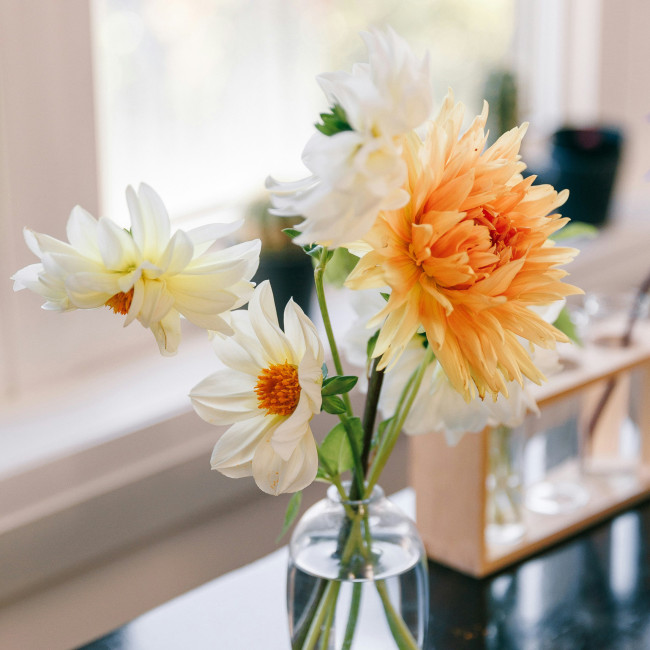 Blumenstrauss am Arbeitsplatz