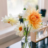 Blumenstrauss am Arbeitsplatz